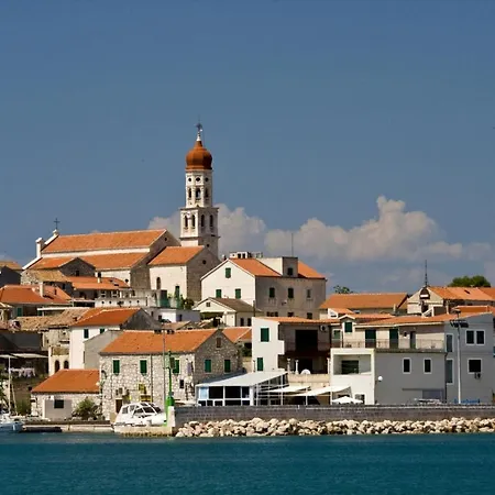 In 3837-2 Betina (Sibenik-Knin)